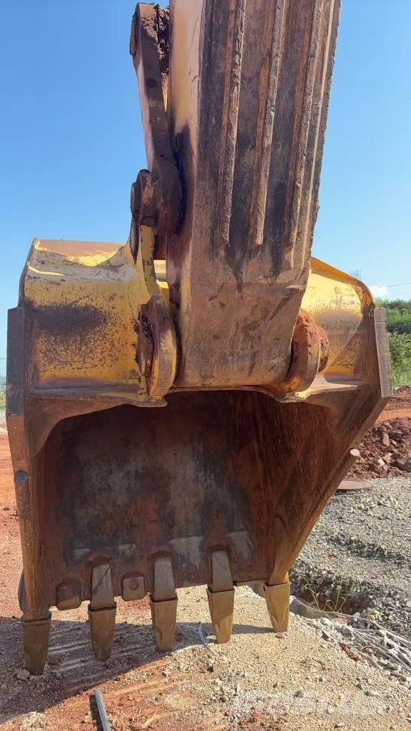 Komatsu PC500LC-10MO حفارات زحافة