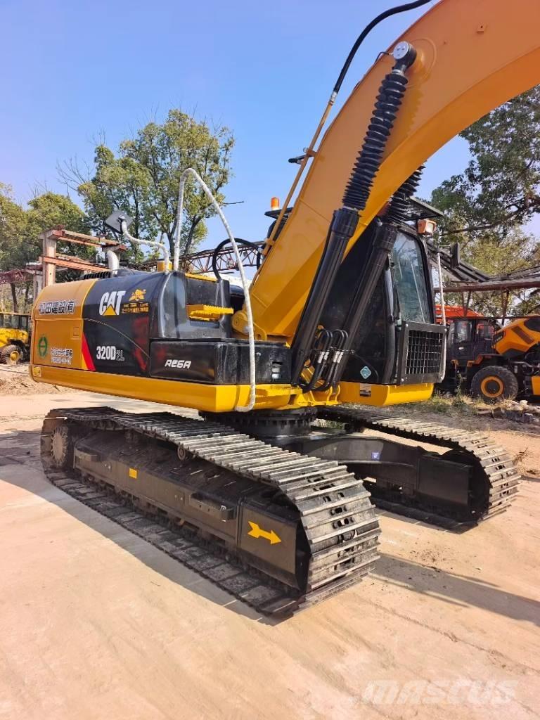 CAT 320 D2L حفارات زحافة
