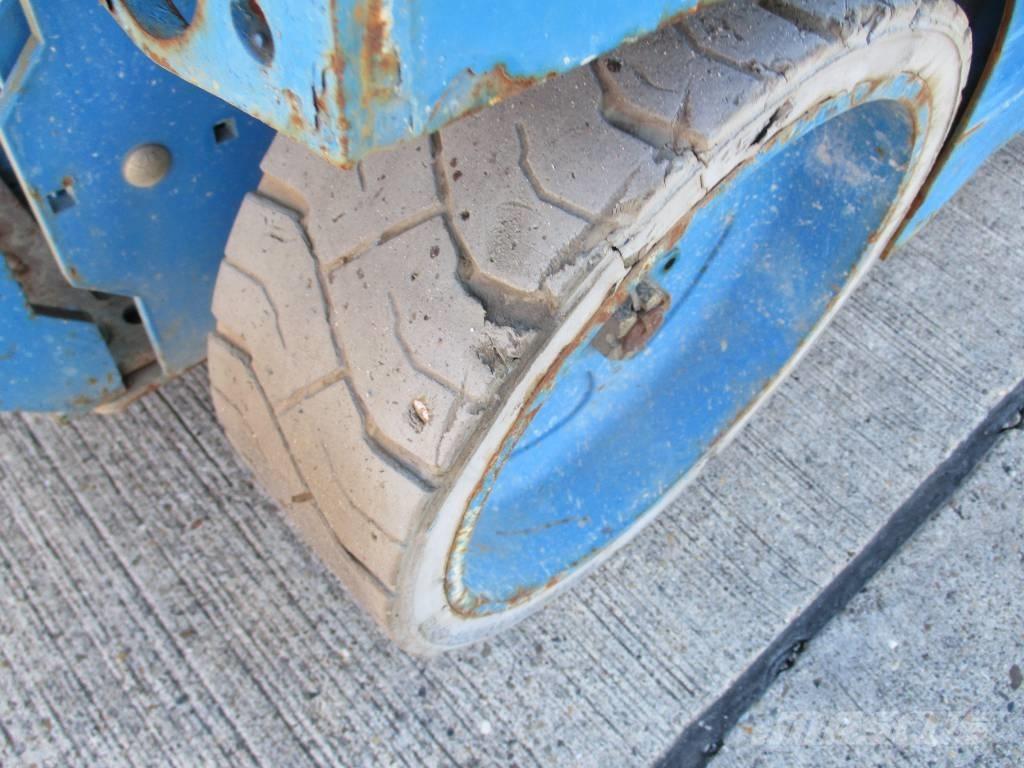 Genie GS 2632 (059) رافعات مقصية الشكل