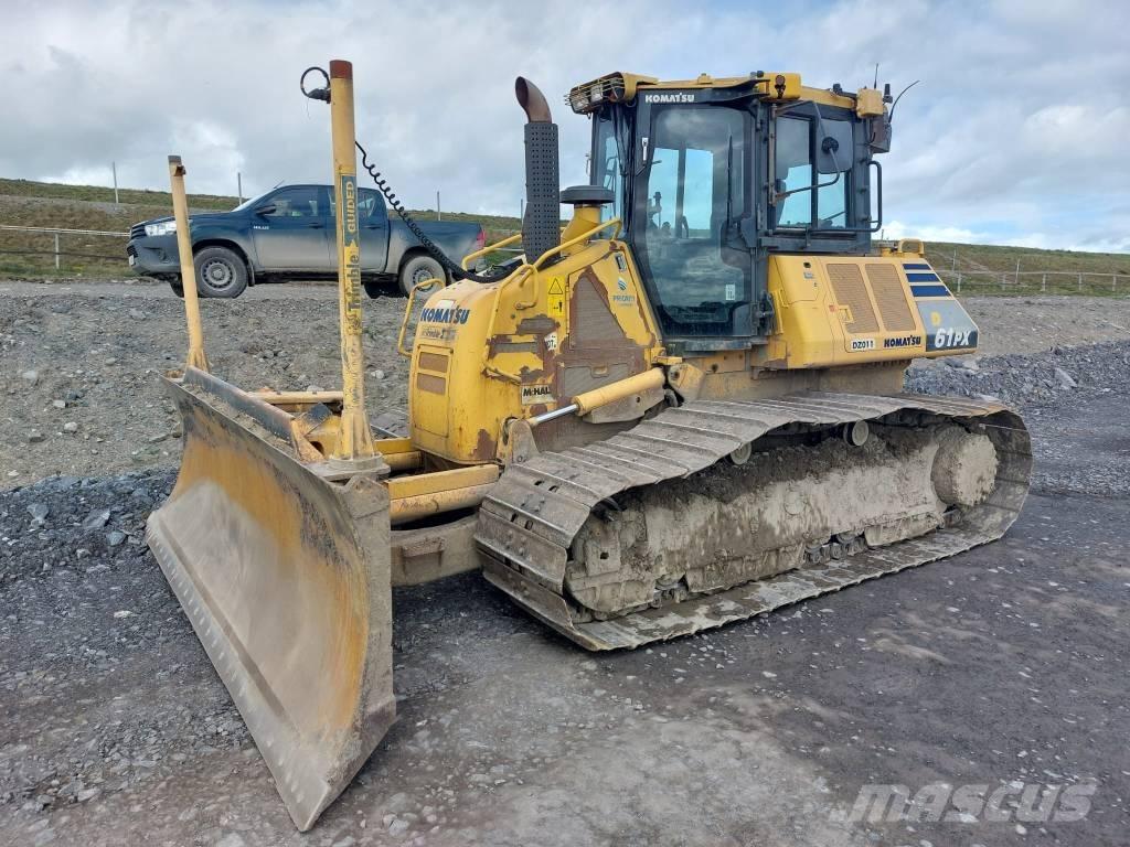 Komatsu D61PX-24 بلدوزرات مجنزرة