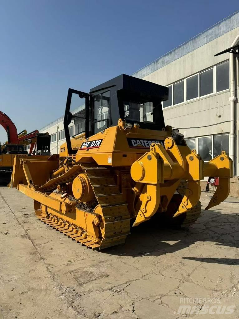 CAT D 7 R LGP بلدوزرات مجنزرة