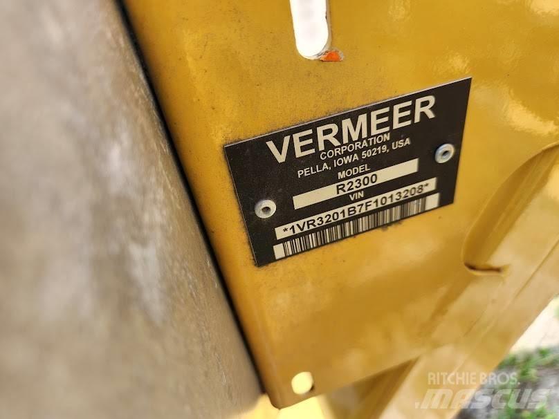 Vermeer R2300 مكابس وميبسات التبن