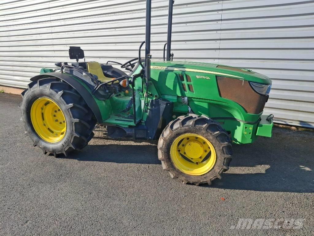 John Deere 5075GL الجرارات