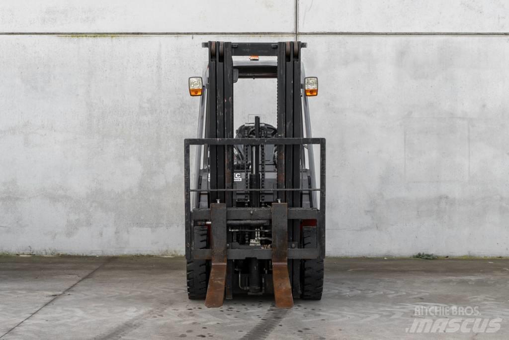 Manitou MI 25 D شاحنات الديزل