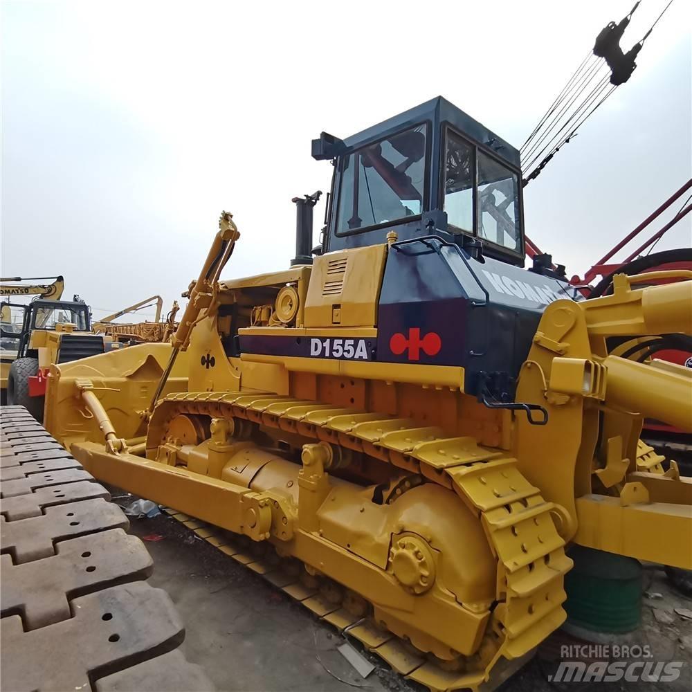 Komatsu d155a-2 بلدوزرات مجنزرة