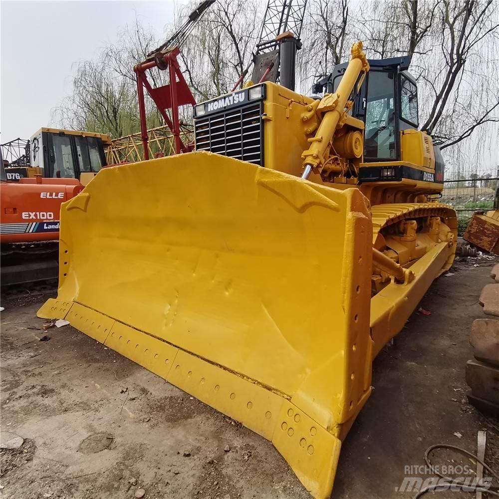 Komatsu d155a-2 بلدوزرات مجنزرة