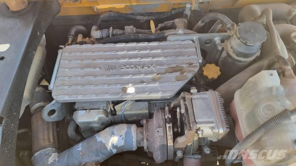 JCB JS 220 Plus حفارات زحافة