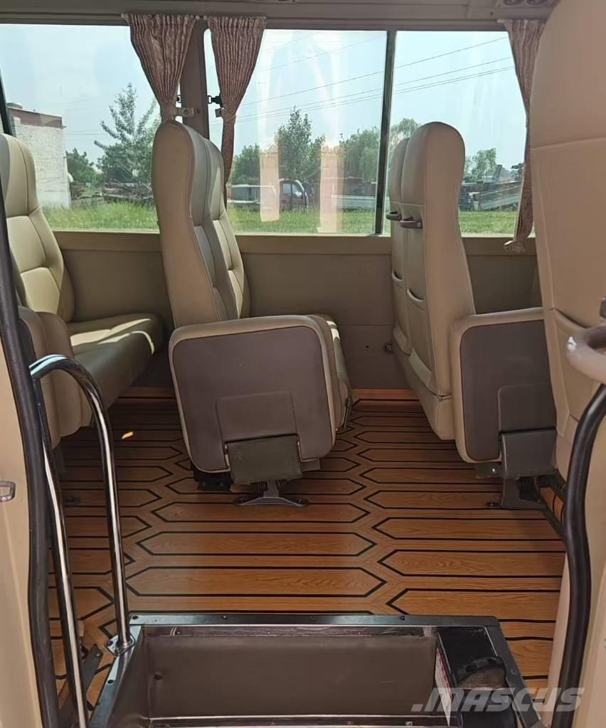 Toyota Coaster Bus حافلة صغيرة