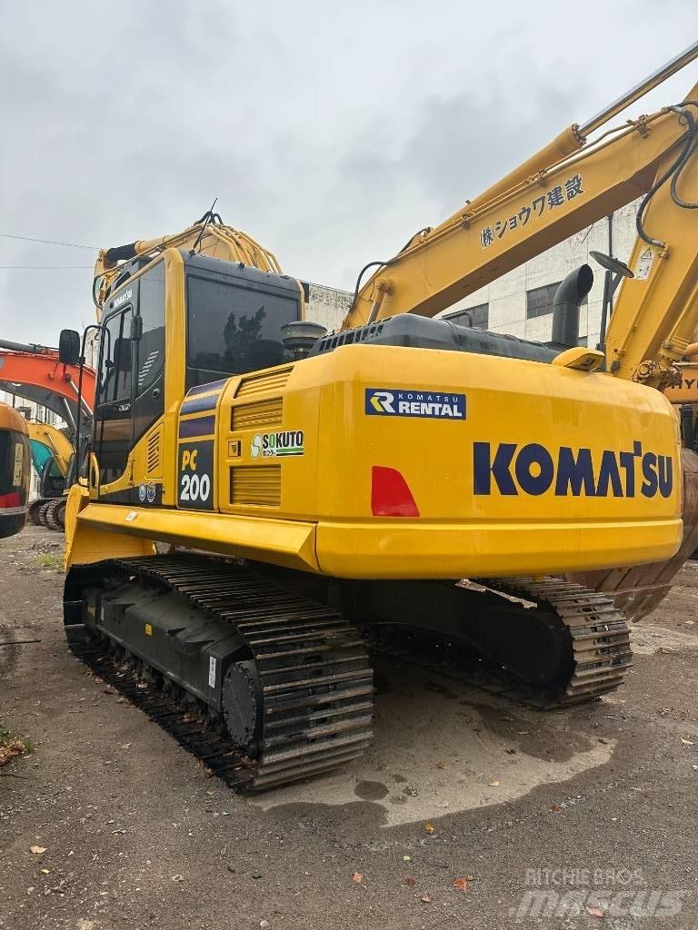 Komatsu PC 200-8 حفارات زحافة
