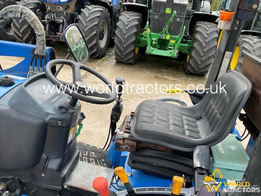New Holland TC 24 D الجرارات