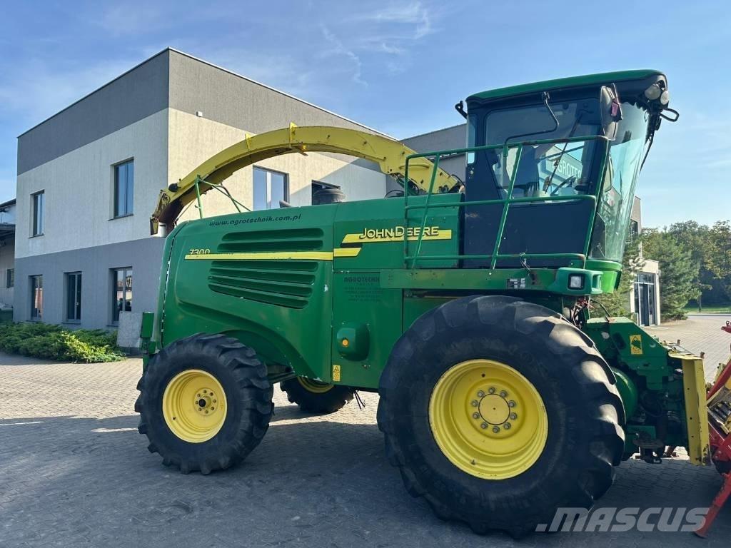 John Deere 7300 علافات ذاتية الدفع