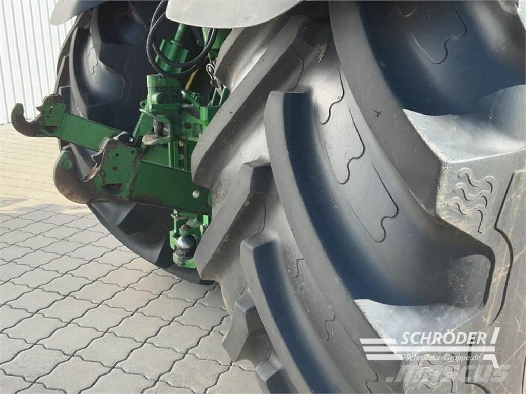 John Deere 6210 R الجرارات