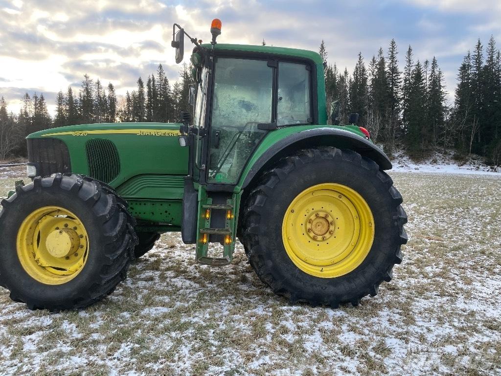 John Deere 6820 الجرارات