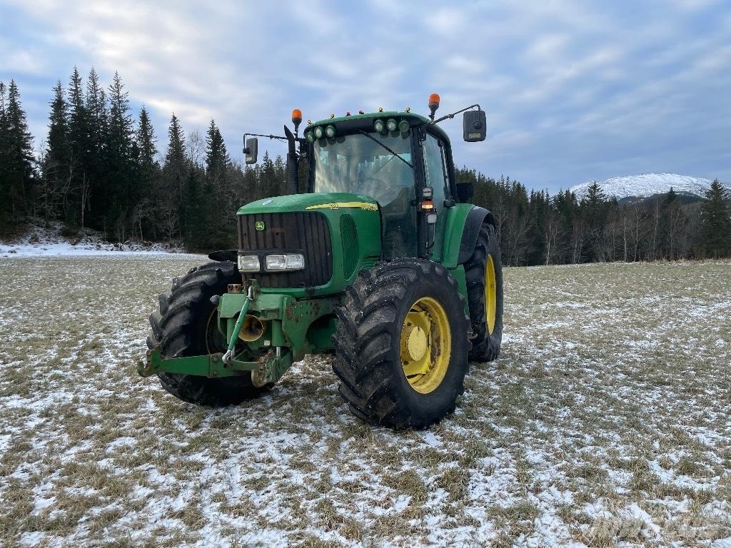 John Deere 6820 الجرارات