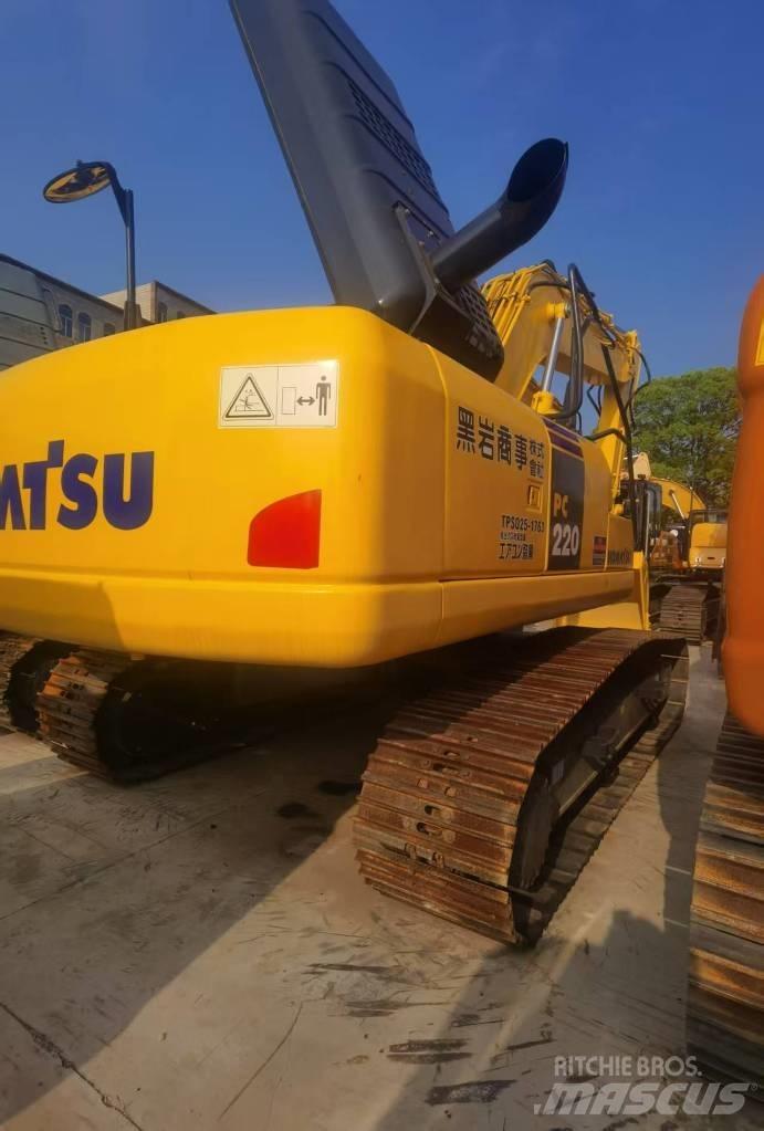 Komatsu PC 220 حفارات زحافة