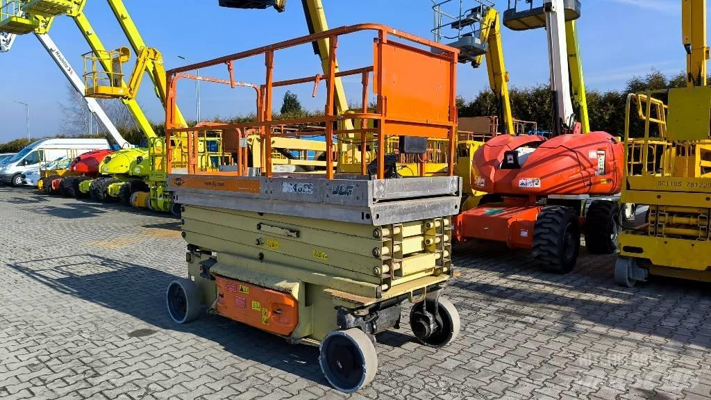 JLG 2646 ES رافعات مقصية الشكل