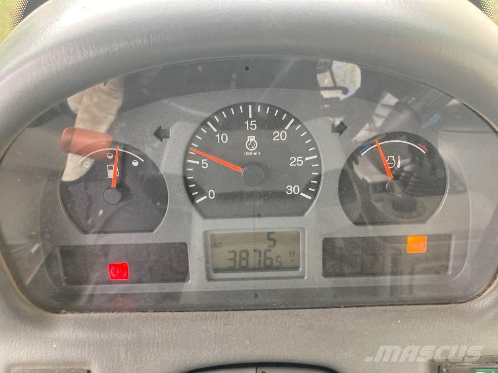 Valtra T 131 الجرارات