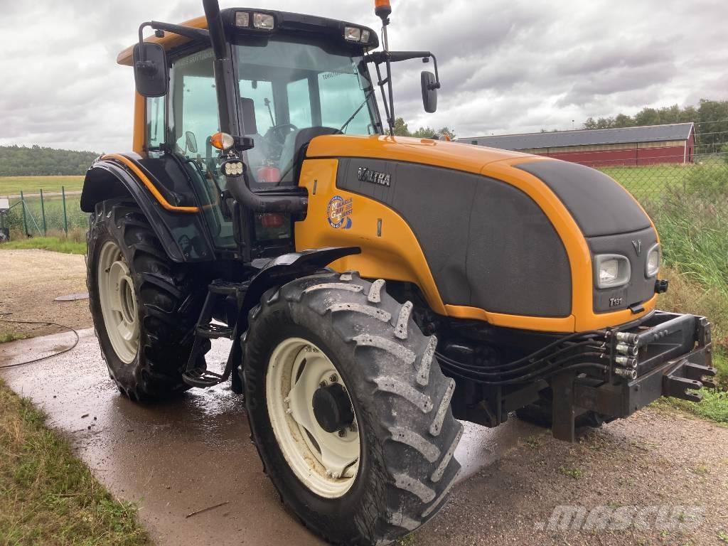 Valtra T 131 الجرارات