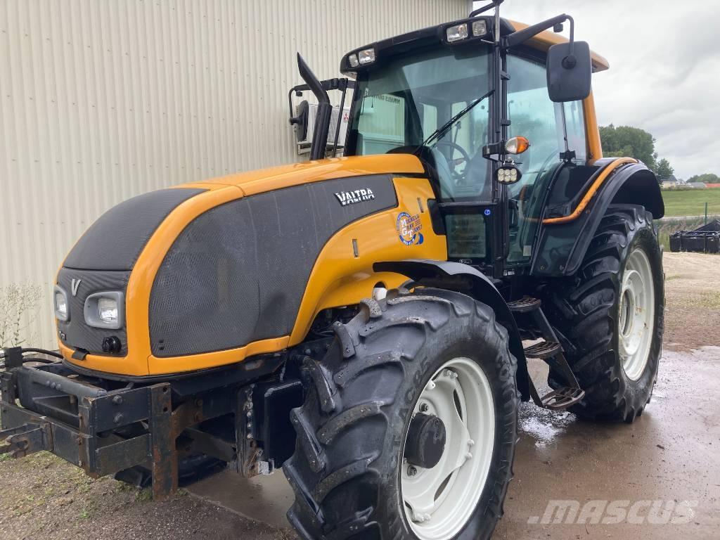 Valtra T 131 الجرارات