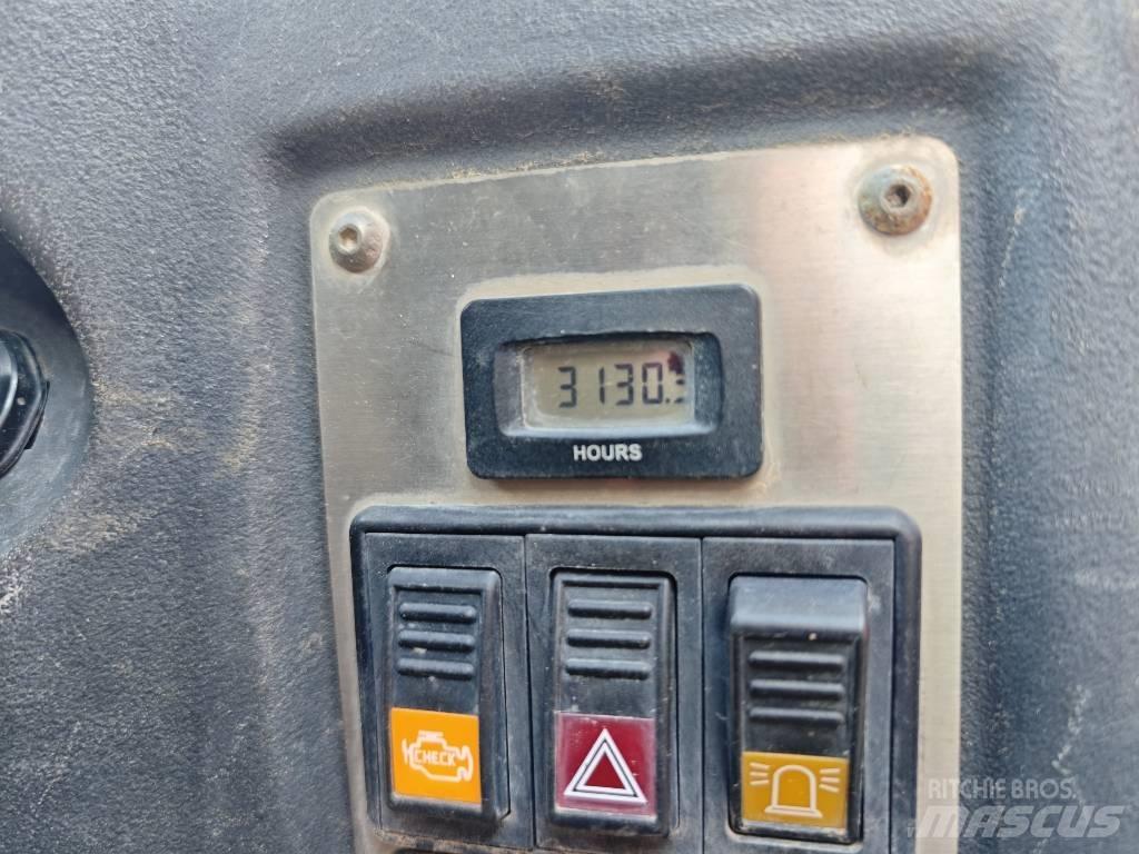 Ausa D 600 APG عربات نقل قلابة للمواقع