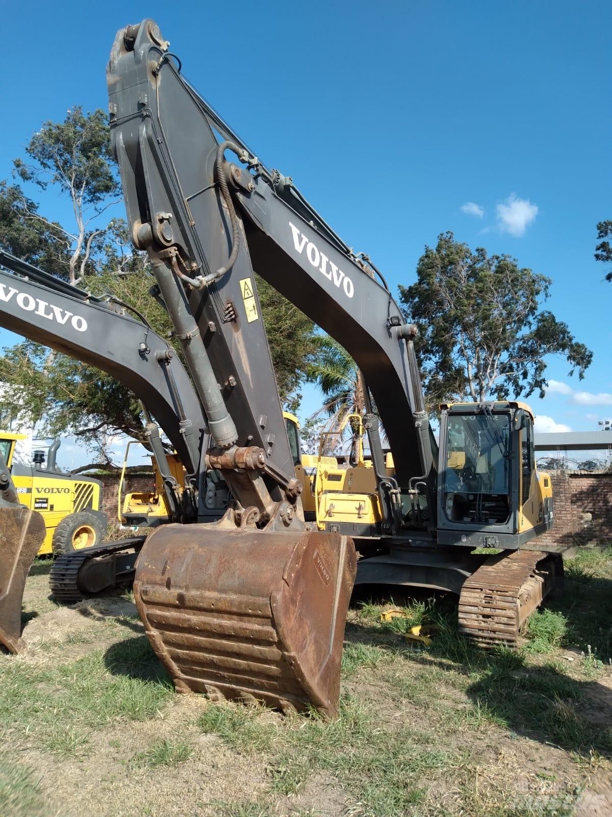 Volvo EC 250 D L حفارات زحافة