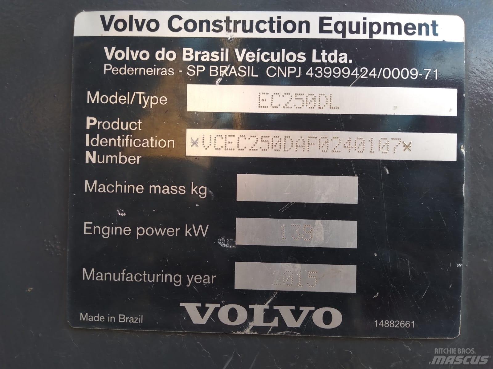 Volvo EC 250 D L حفارات زحافة