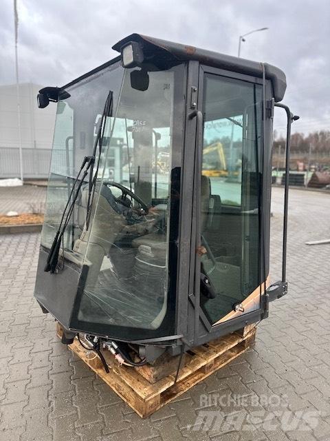 CASE 721 F USED CAB كابينة والداخلية