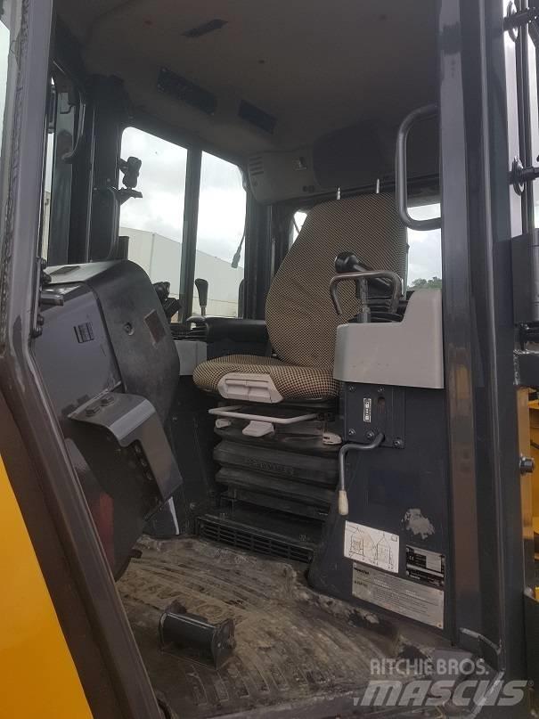 Komatsu D 51 EX-22 بلدوزرات مجنزرة