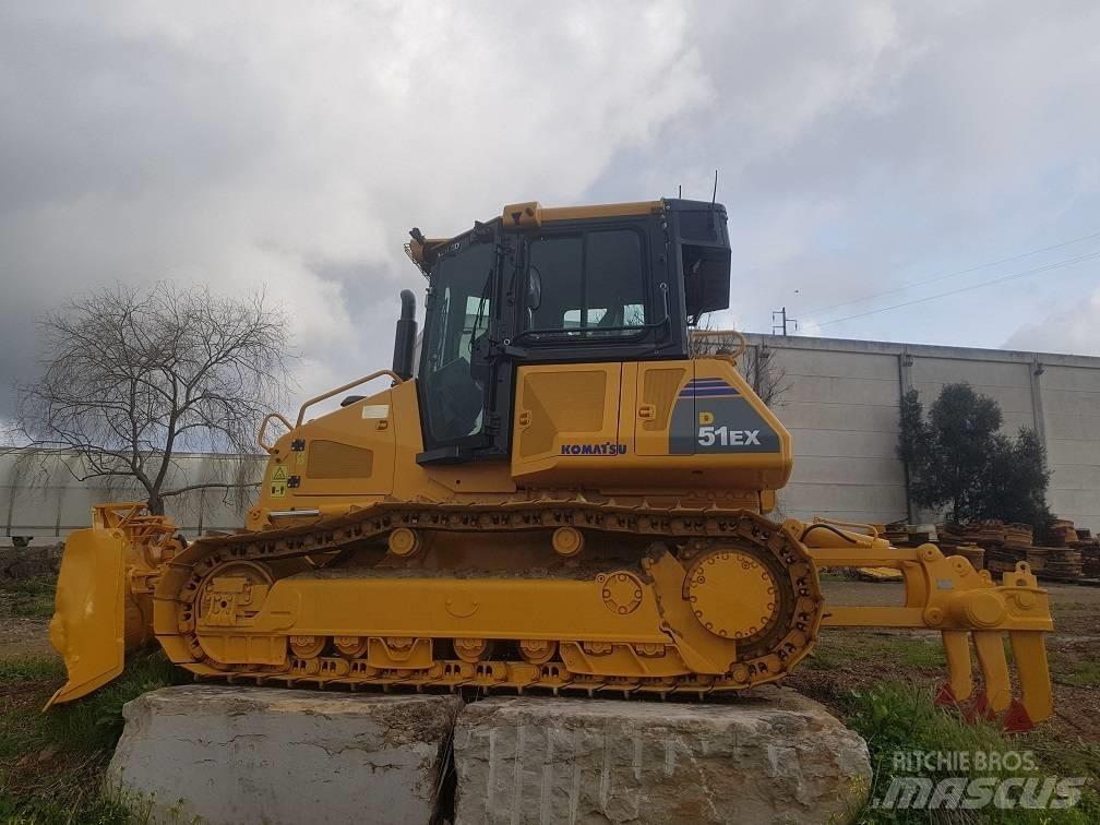 Komatsu D 51 EX-22 بلدوزرات مجنزرة