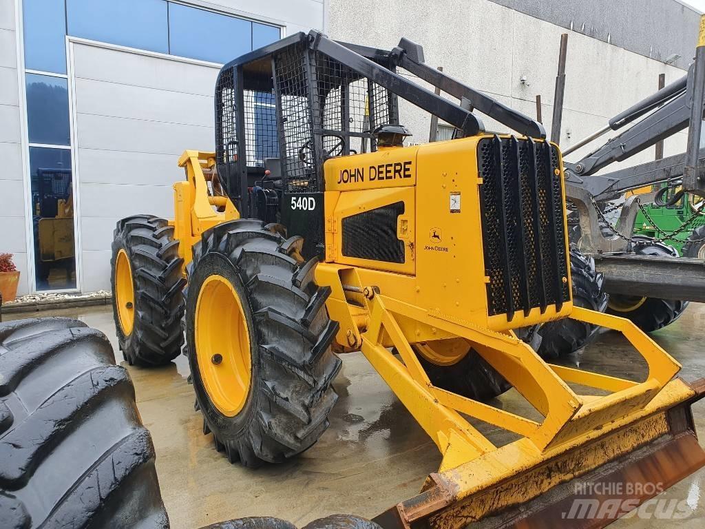 John Deere 540 D ساحبات الأشجار