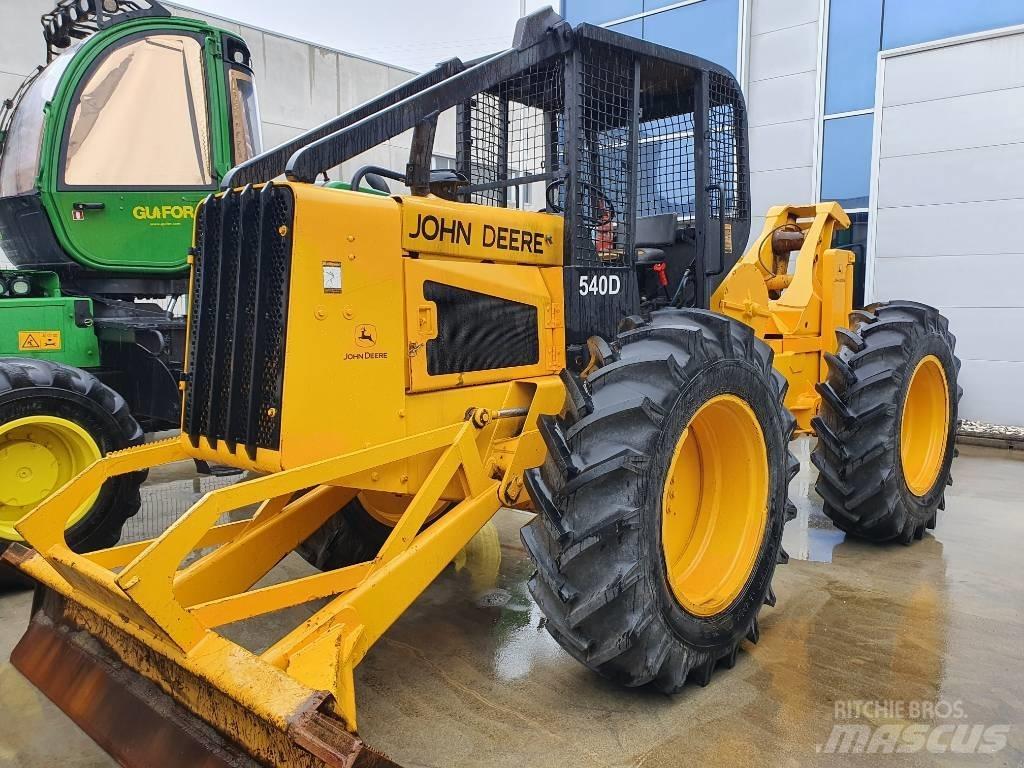 John Deere 540 D ساحبات الأشجار