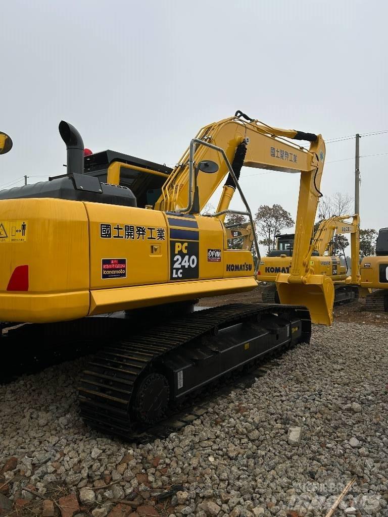 Komatsu 240-8 حفارات زحافة