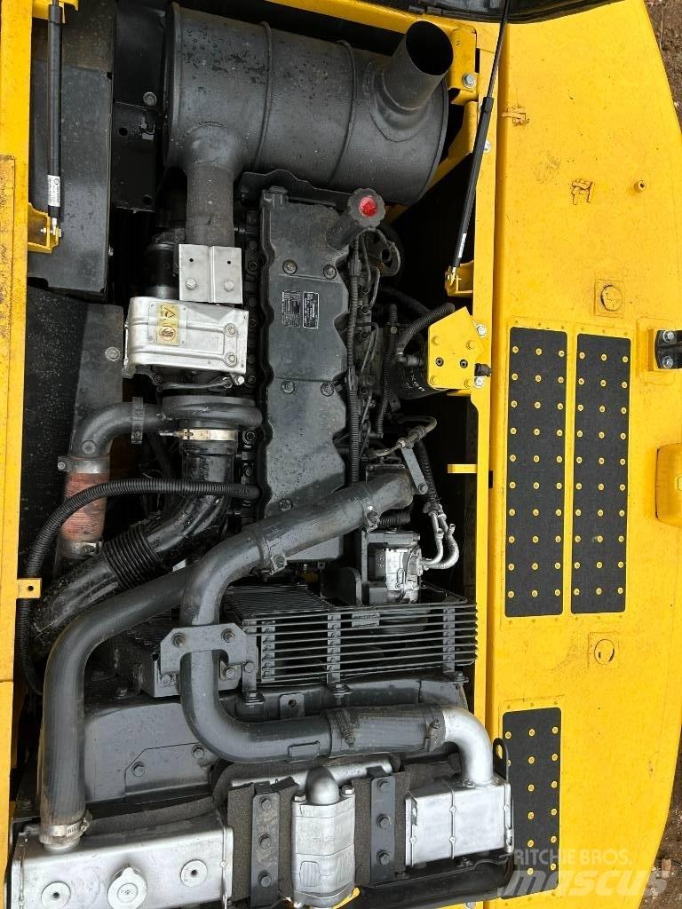 Komatsu 240-8 حفارات زحافة