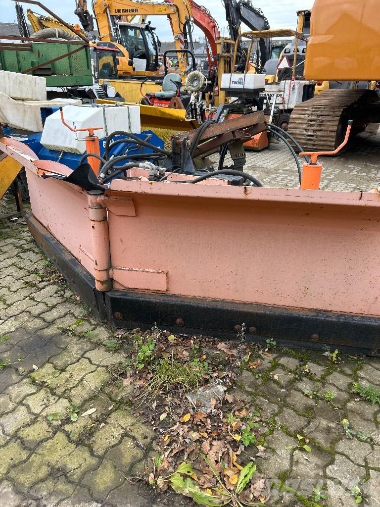 Pronar PUV 2800 حراثات ونصول الجليد