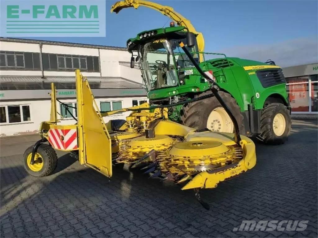 John Deere 9800 علافات ذاتية الدفع