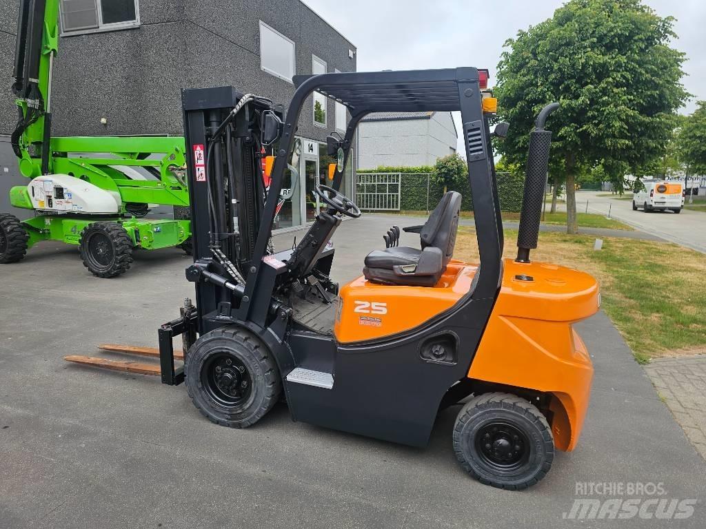 Doosan D 25 G شاحنات الديزل