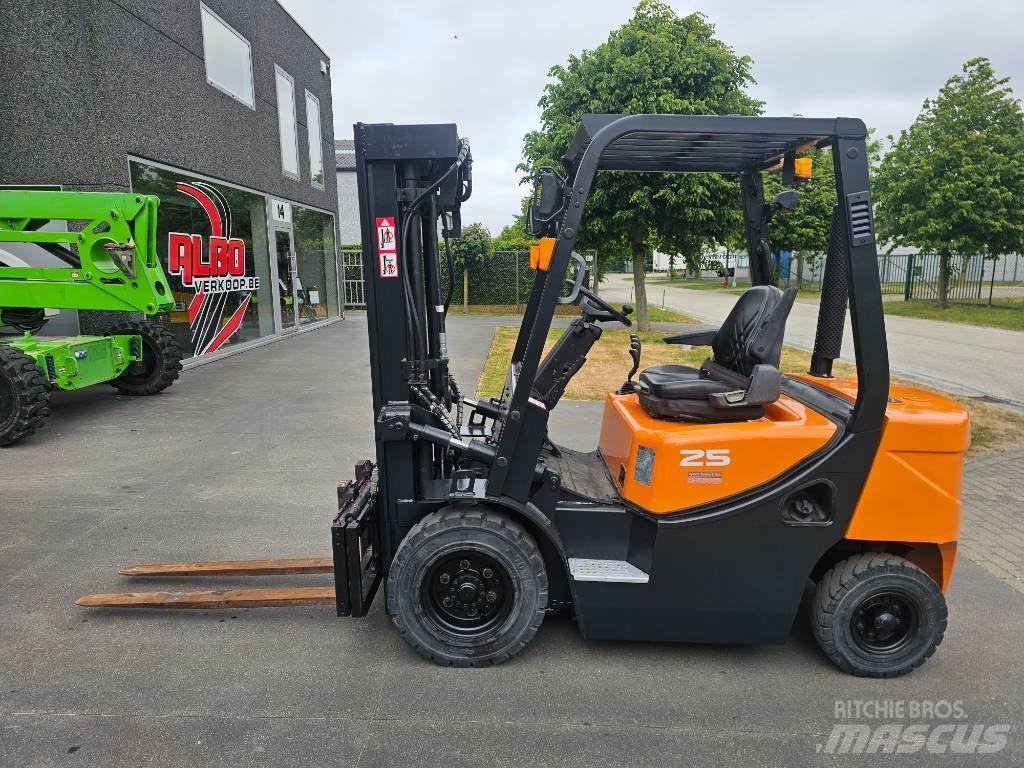 Doosan D 25 G شاحنات الديزل