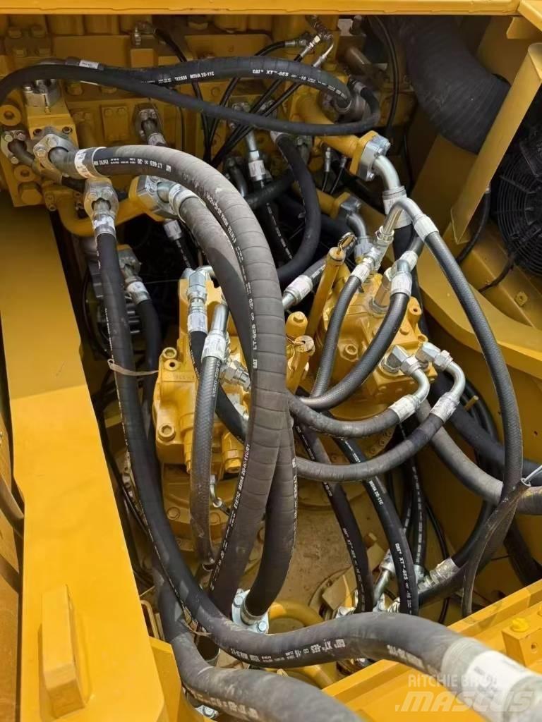 CAT 349 D L حفارات زحافة