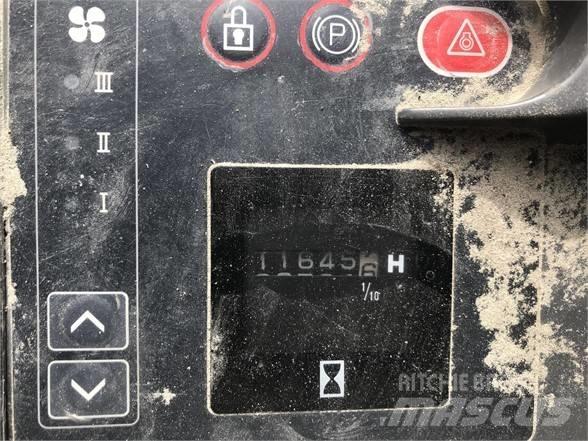 JCB JS 160 W حفارات بعجل