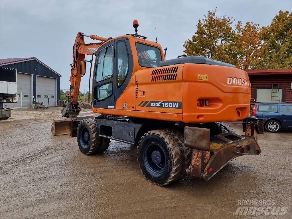 Doosan DX 160 W حفارات بعجل