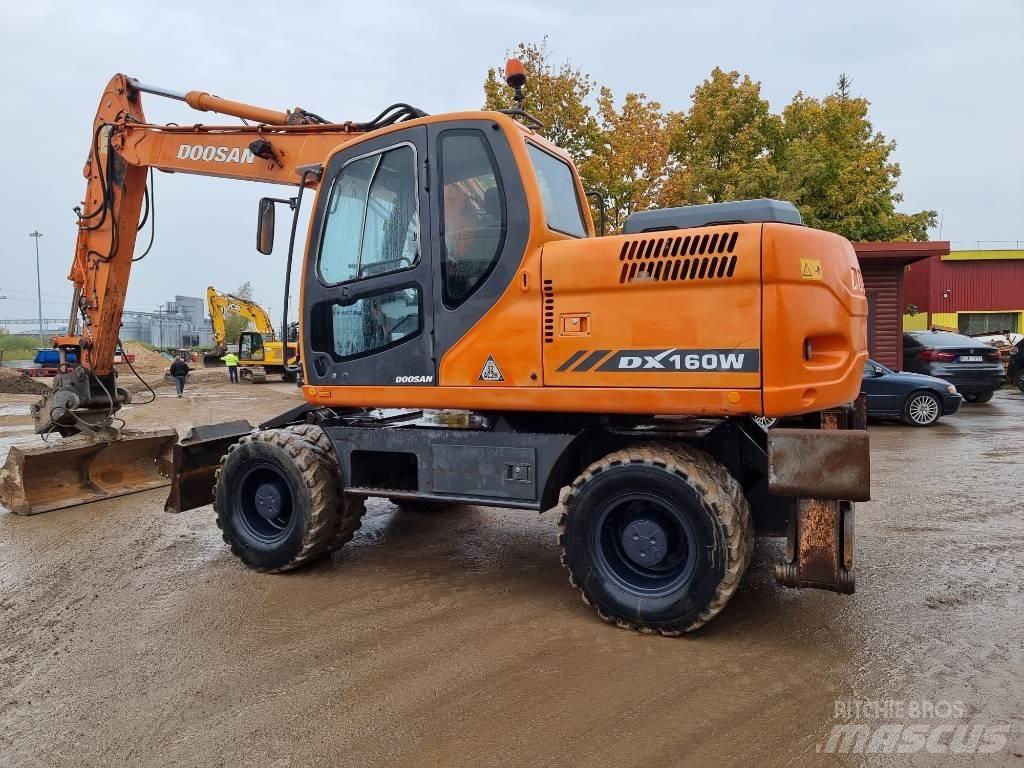 Doosan DX 160 W حفارات بعجل
