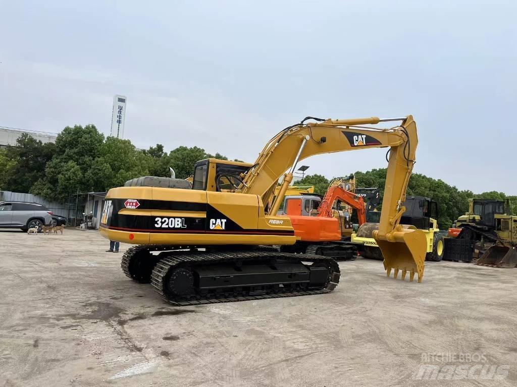 CAT 320 B L حفارات زحافة