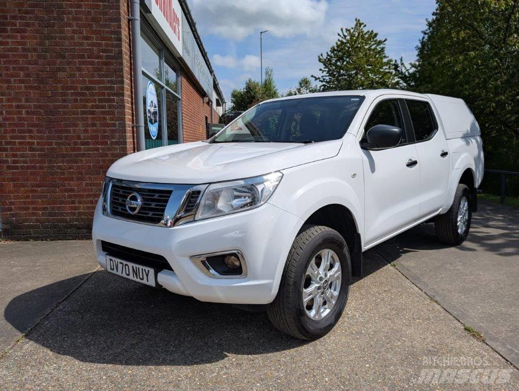 Nissan Navara شاحنات خفيفة/مفصلية الجوانب