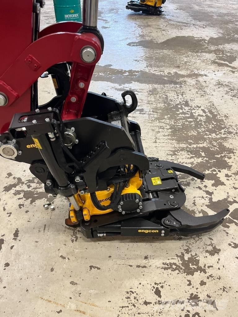 Yanmar B 95 W حفارات بعجل