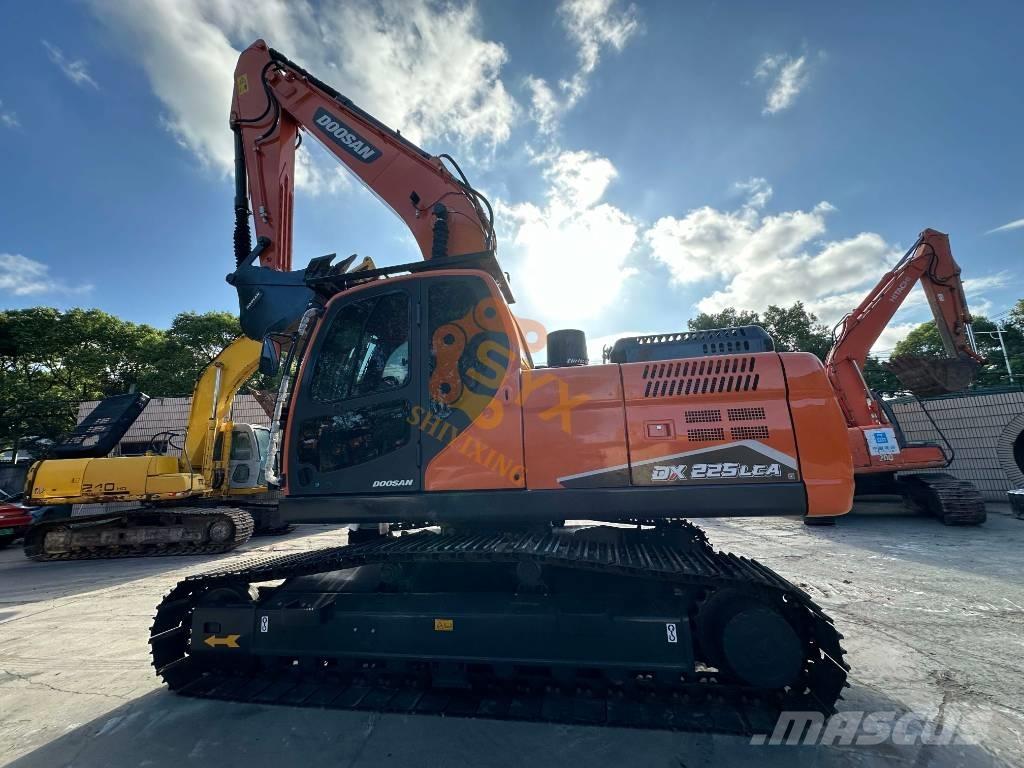 Doosan DX 225 LCA حفارات زحافة