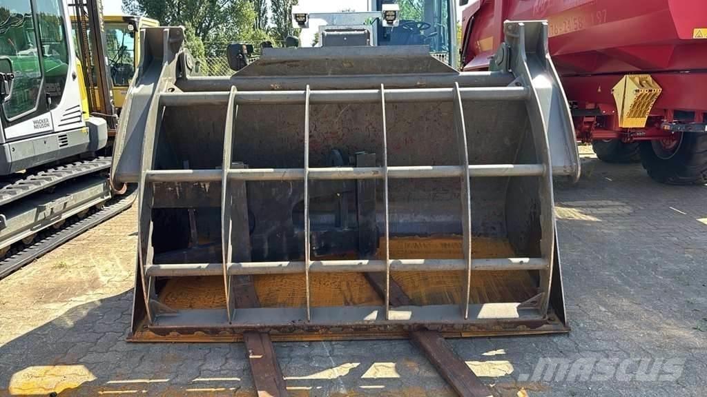 Sennebogen 355 مناولات متداخلة