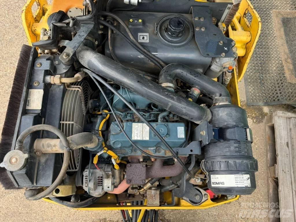 Bomag BW 120 AD-4 مداحل ثنائية الاسطوانة