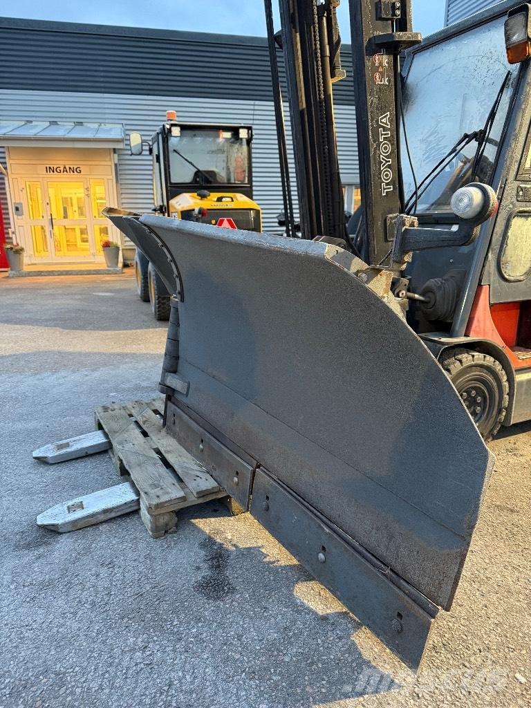 Holms KHV-320 حراثات ونصول الجليد