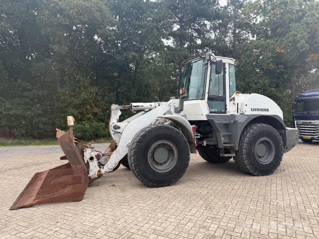 Liebherr L 538 لوادر بعجل