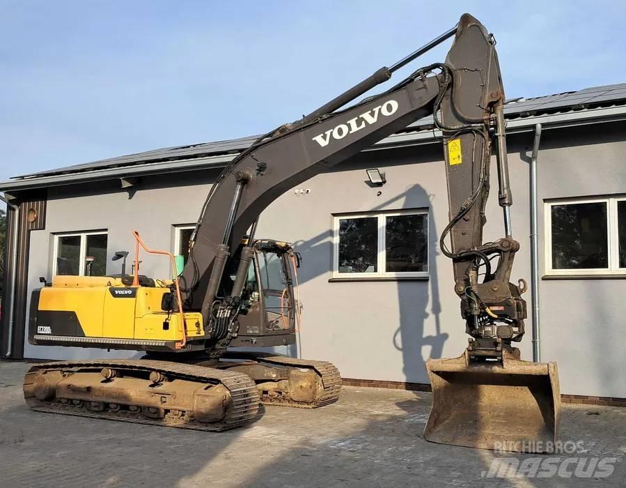 Volvo EC 220 DL حفارات زحافة